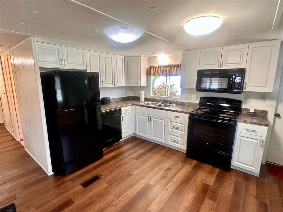 For Sale: $150,000 (2 beds, 2 baths, 864 Square Feet)