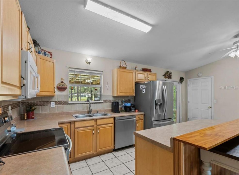 For Sale: $269,900 (2 beds, 2 baths, 1136 Square Feet)