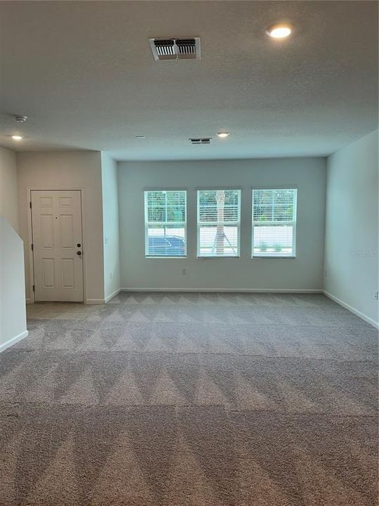 For Rent: $2,200 (3 beds, 2 baths, 1594 Square Feet)