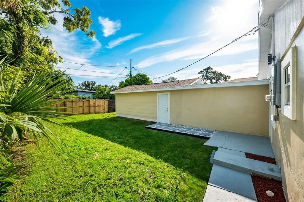 Active With Contract: $357,000 (3 beds, 2 baths, 1315 Square Feet)