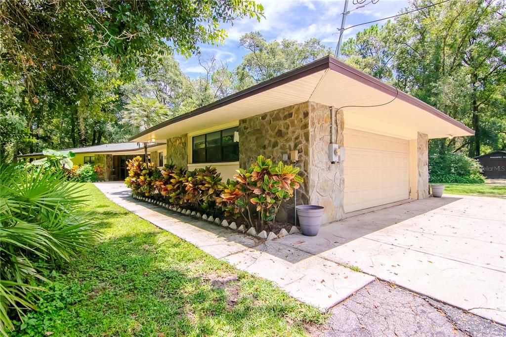 For Sale: $640,000 (3 beds, 2 baths, 2568 Square Feet)