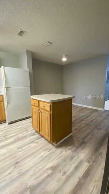 Active With Contract: $1,675 (1 beds, 1 baths, 1032 Square Feet)