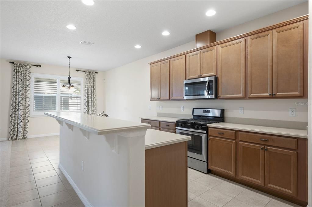 For Sale: $414,900 (2 beds, 2 baths, 1750 Square Feet)