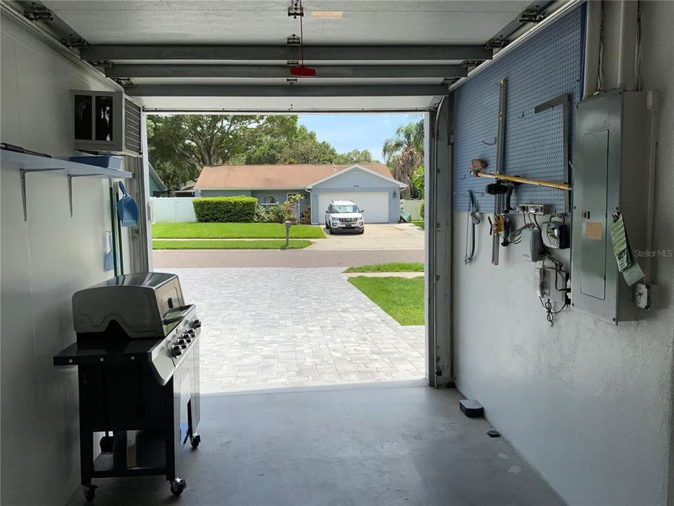 1 car garage access