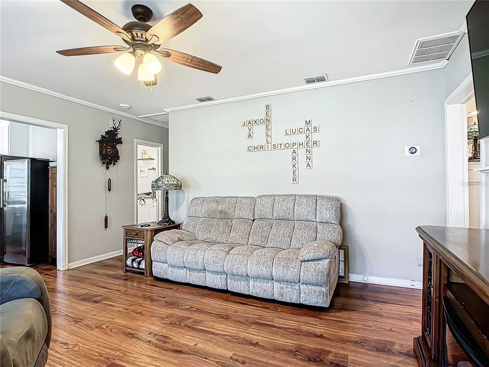 Active With Contract: $2,300 (3 beds, 1 baths, 1258 Square Feet)