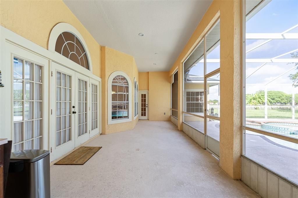 Large screened lanai overlooking pool