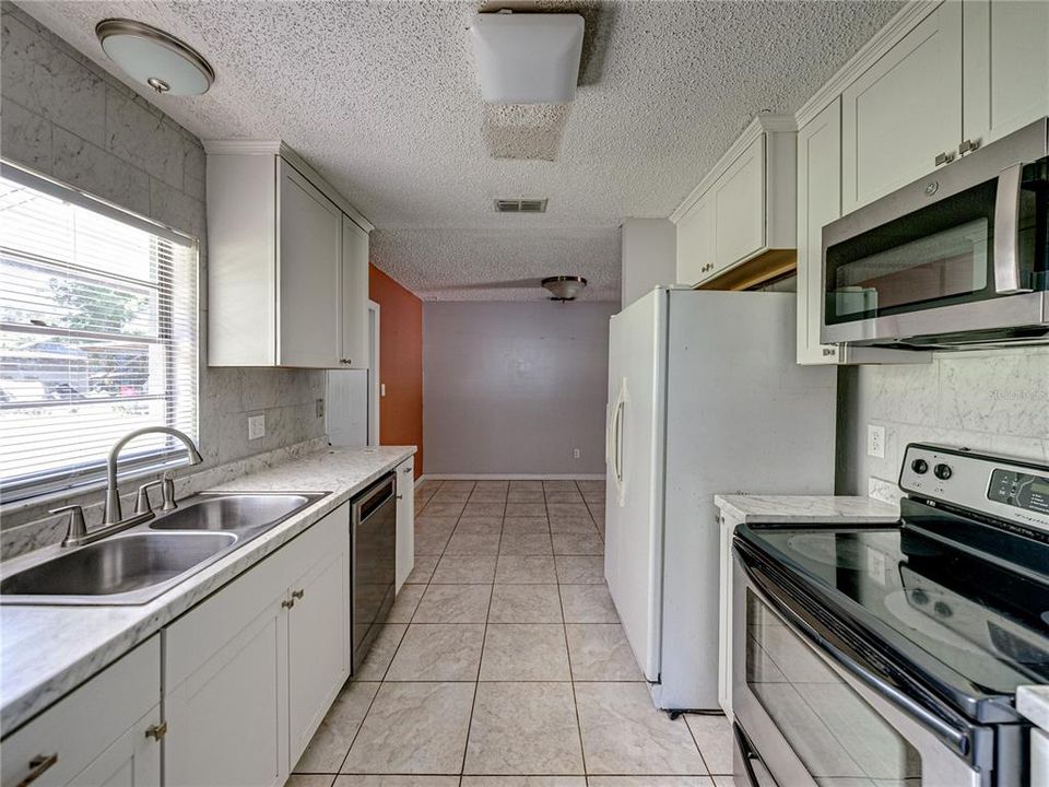 For Sale: $199,900 (3 beds, 1 baths, 1112 Square Feet)