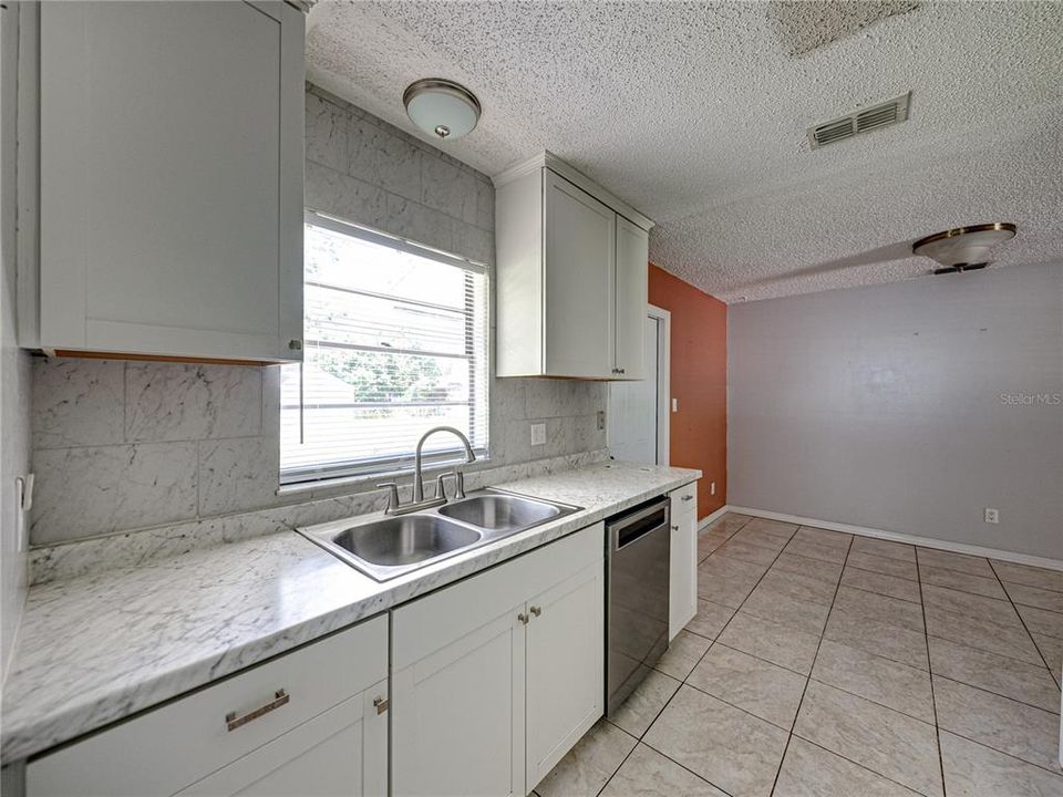 For Sale: $199,900 (3 beds, 1 baths, 1112 Square Feet)