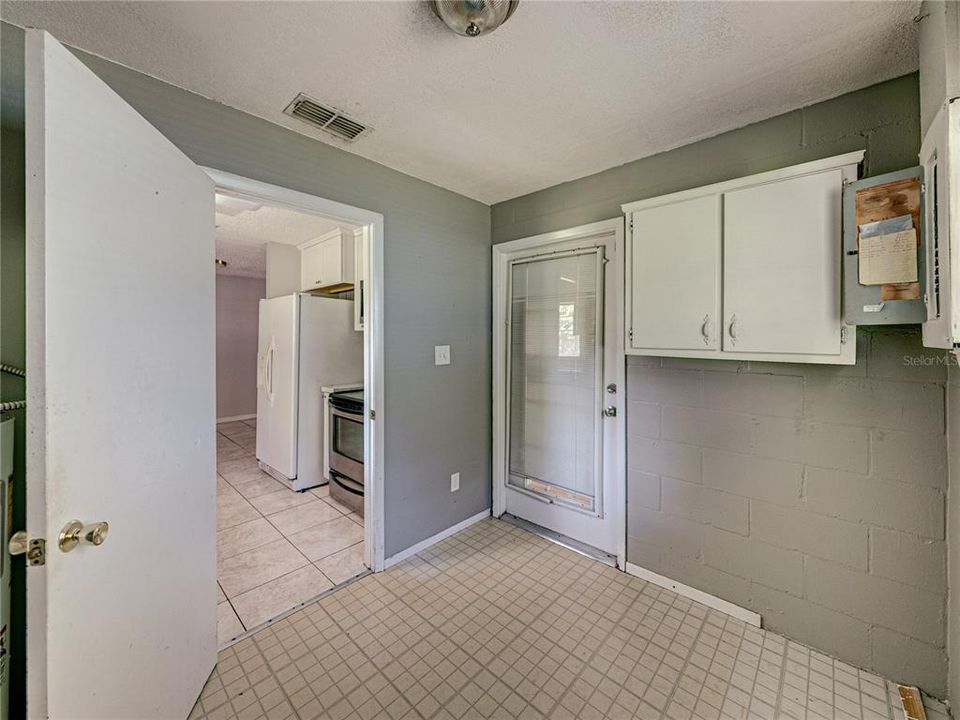 For Sale: $199,900 (3 beds, 1 baths, 1112 Square Feet)