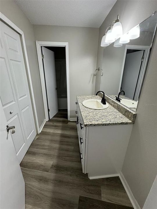 Active With Contract: $172,900 (2 beds, 1 baths, 1324 Square Feet)