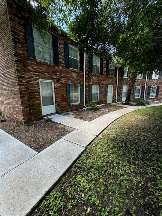 Active With Contract: $172,900 (2 beds, 1 baths, 1324 Square Feet)