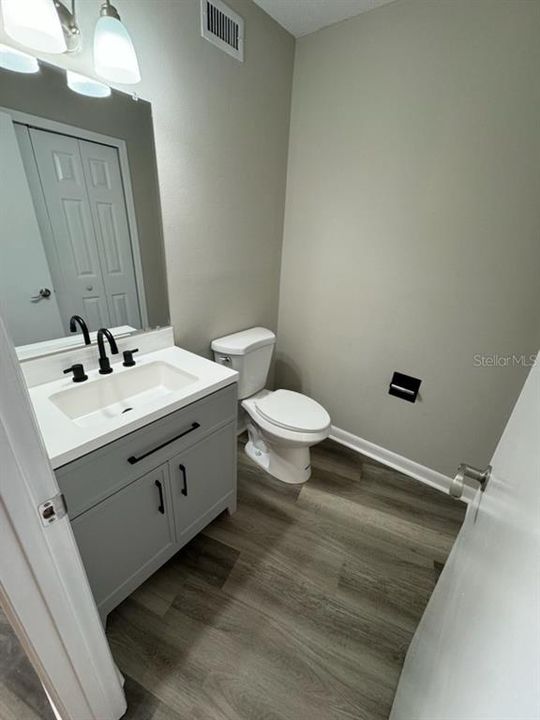 Active With Contract: $172,900 (2 beds, 1 baths, 1324 Square Feet)