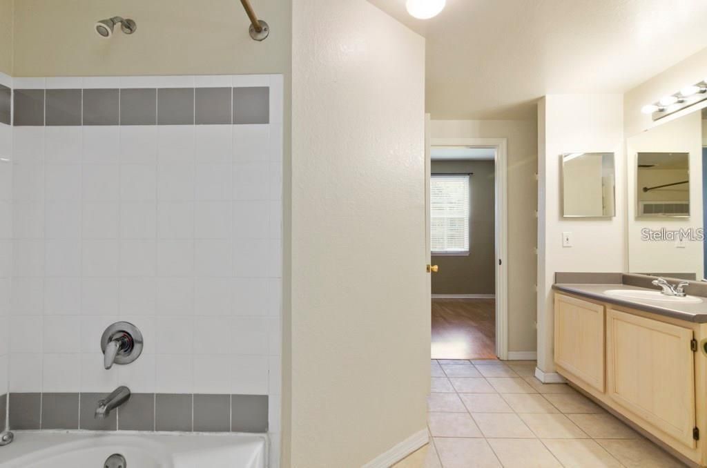 Active With Contract: $1,700 (2 beds, 2 baths, 1107 Square Feet)