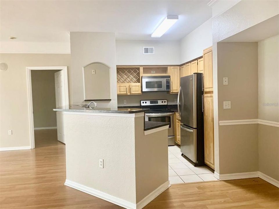 Active With Contract: $1,700 (2 beds, 2 baths, 1107 Square Feet)