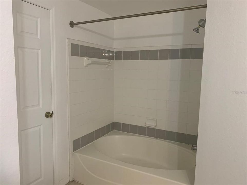 Active With Contract: $1,700 (2 beds, 2 baths, 1107 Square Feet)