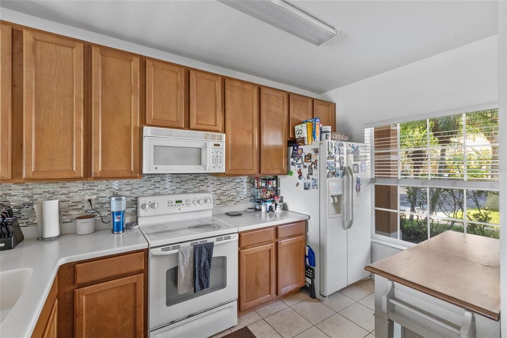 For Sale: $255,000 (2 beds, 2 baths, 1076 Square Feet)