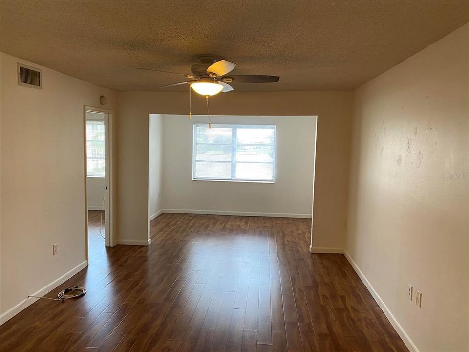 For Sale: $119,000 (2 beds, 1 baths, 912 Square Feet)