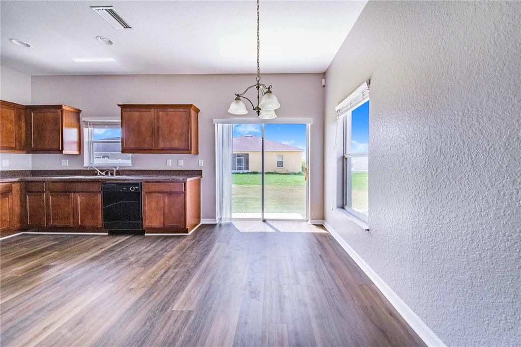 Active With Contract: $299,900 (4 beds, 2 baths, 1860 Square Feet)