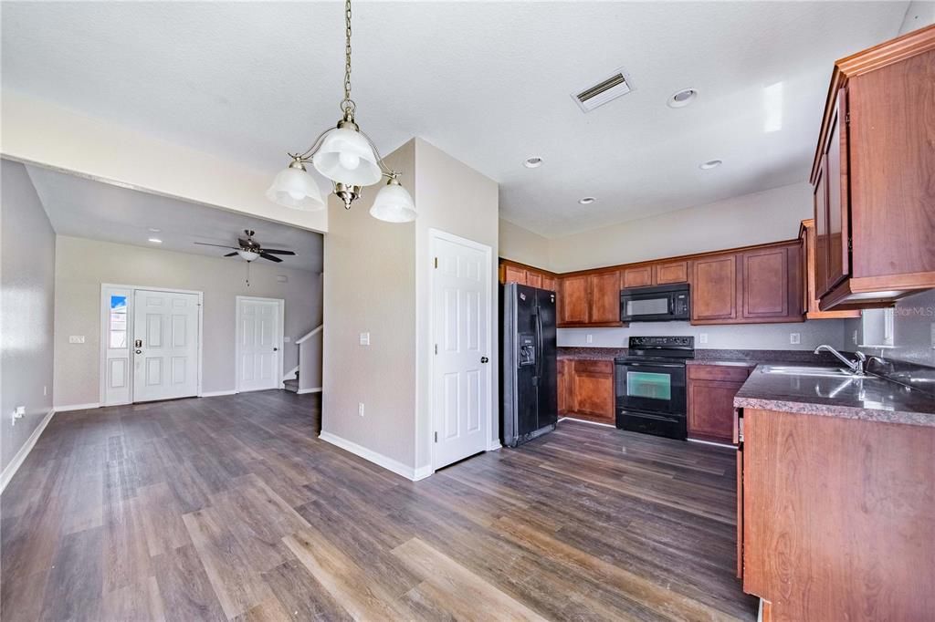 Active With Contract: $299,900 (4 beds, 2 baths, 1860 Square Feet)