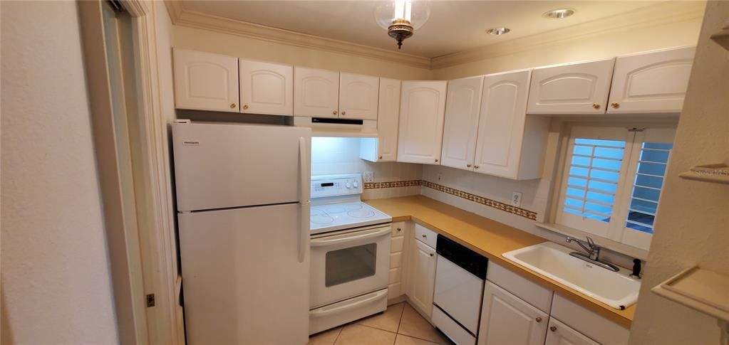 For Rent: $1,595 (1 beds, 1 baths, 595 Square Feet)