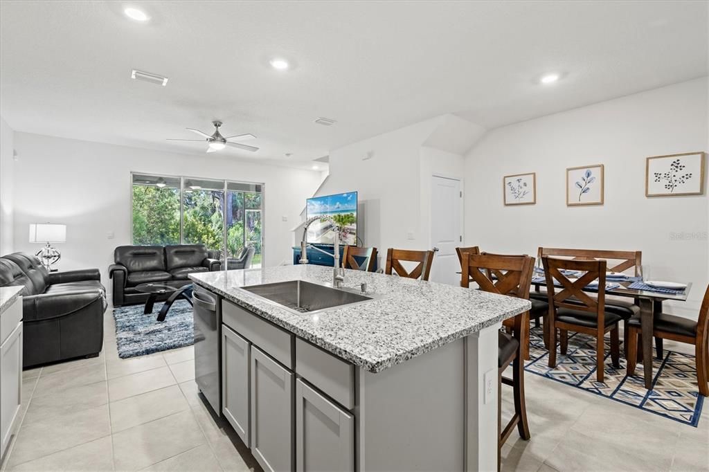 Active With Contract: $399,900 (3 beds, 2 baths, 1724 Square Feet)