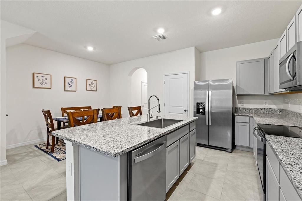 Active With Contract: $399,900 (3 beds, 2 baths, 1724 Square Feet)