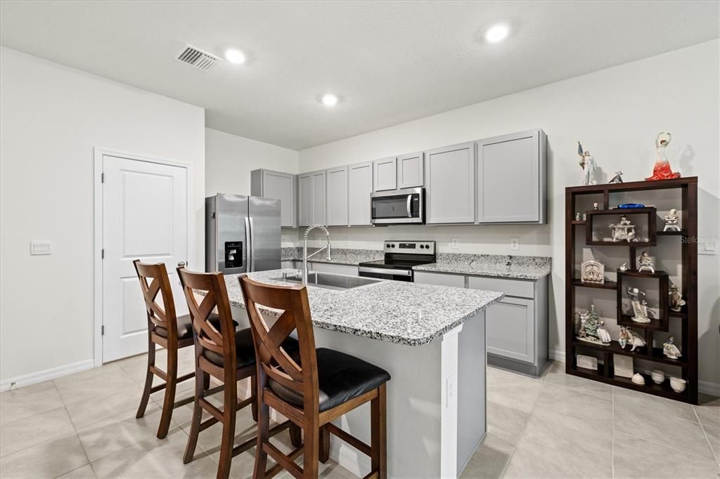 Active With Contract: $399,900 (3 beds, 2 baths, 1724 Square Feet)