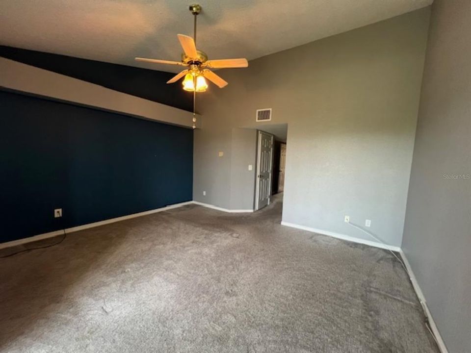 Active With Contract: $3,000 (3 beds, 3 baths, 1749 Square Feet)