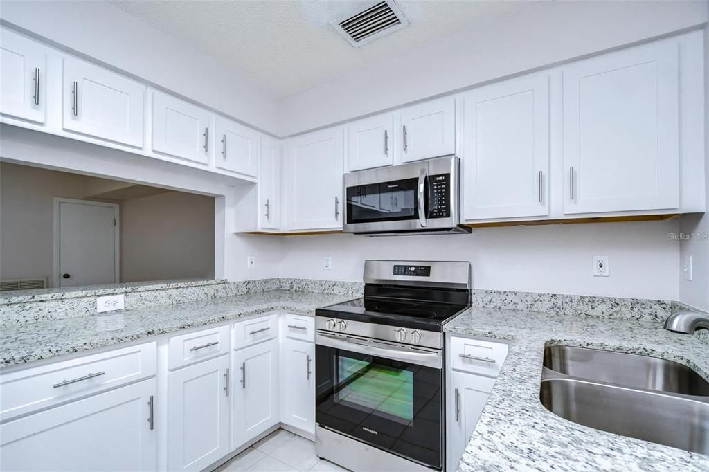 Kitchen w/ Brand New Stainless Steel Appliances