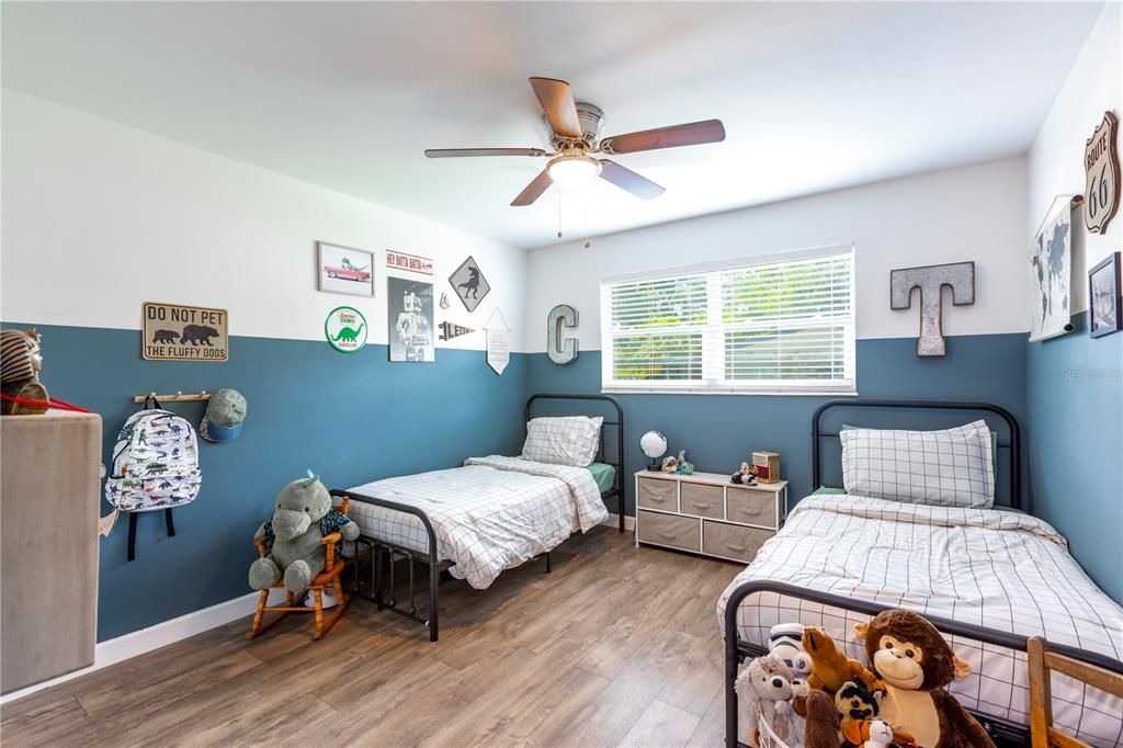 Active With Contract: $284,900 (3 beds, 2 baths, 1476 Square Feet)