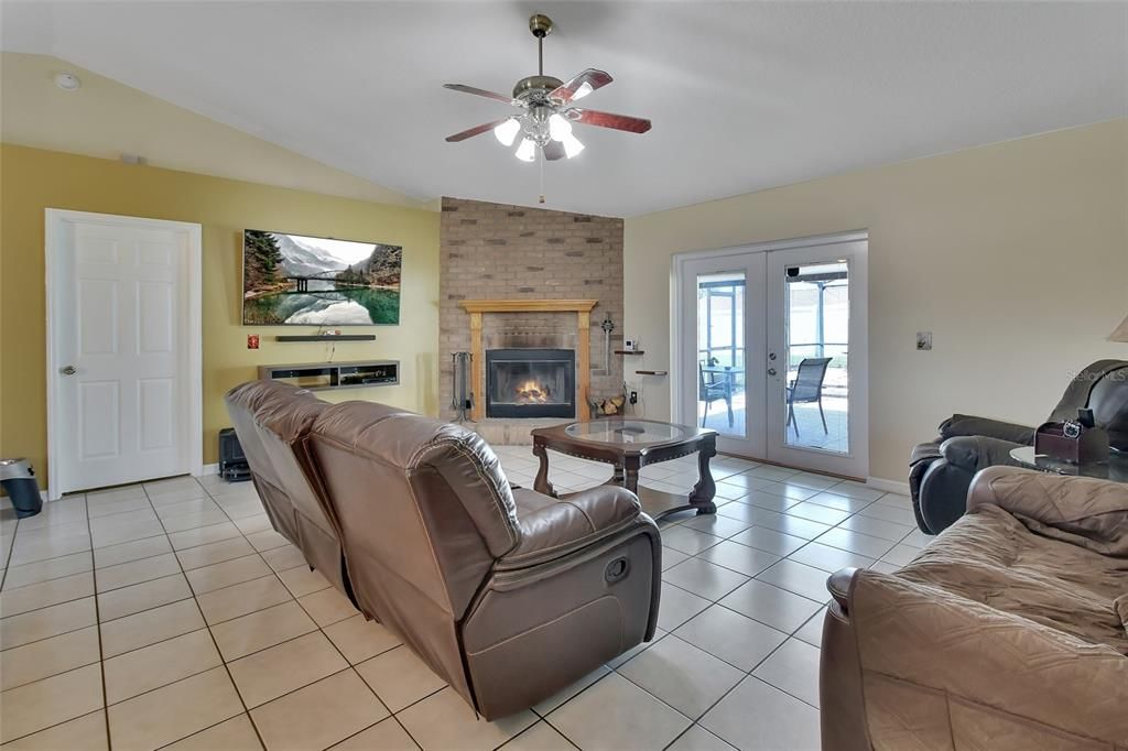 Active With Contract: $365,000 (3 beds, 2 baths, 1524 Square Feet)