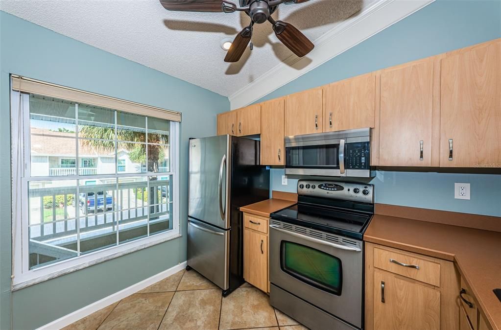 For Sale: $389,000 (2 beds, 2 baths, 920 Square Feet)