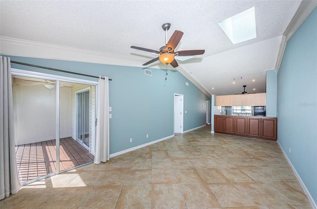 For Sale: $389,000 (2 beds, 2 baths, 920 Square Feet)