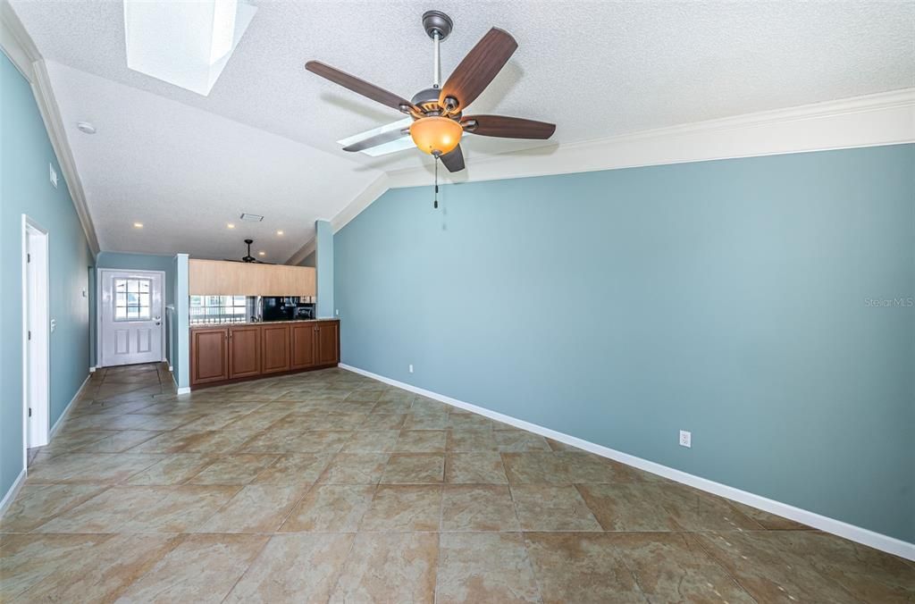 For Sale: $389,000 (2 beds, 2 baths, 920 Square Feet)