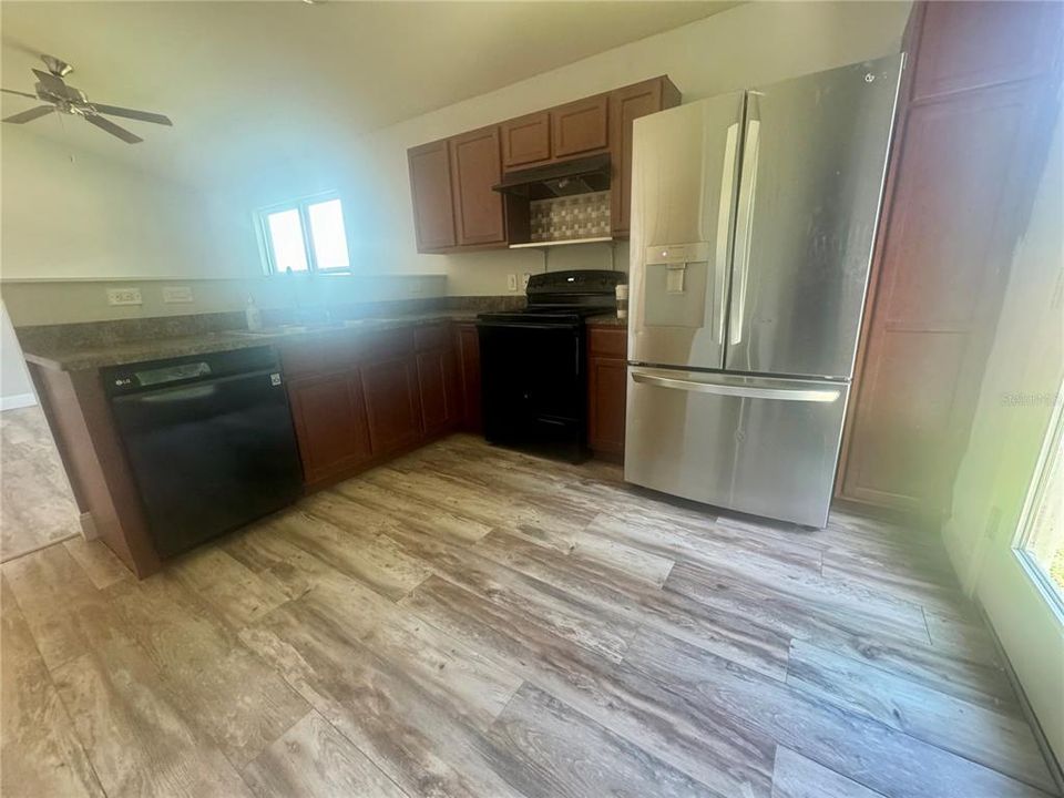 For Sale: $239,900 (3 beds, 2 baths, 1014 Square Feet)