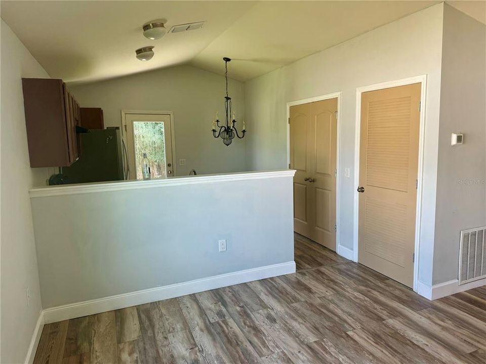 For Sale: $239,900 (3 beds, 2 baths, 1014 Square Feet)