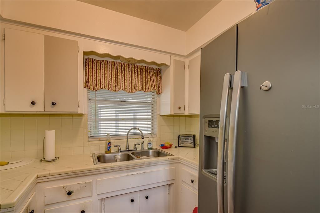 For Sale: $369,900 (2 beds, 1 baths, 922 Square Feet)