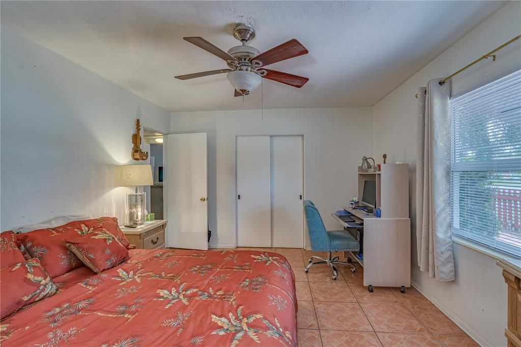 For Sale: $369,900 (2 beds, 1 baths, 922 Square Feet)