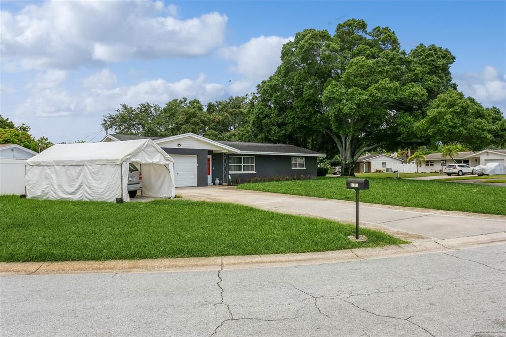 Active With Contract: $424,900 (3 beds, 2 baths, 1451 Square Feet)