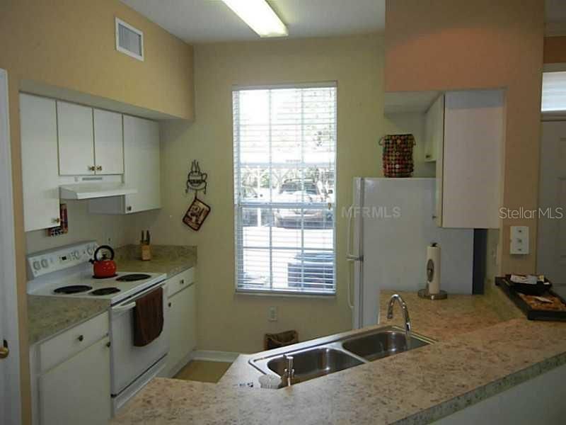 For Rent: $1,350 (1 beds, 1 baths, 904 Square Feet)