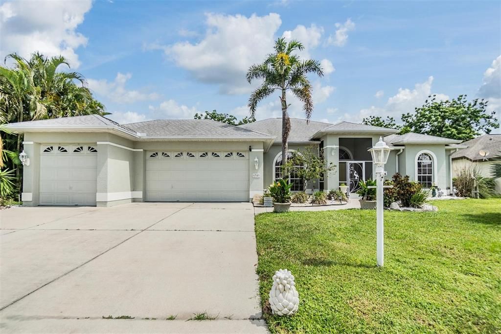 Active With Contract: $550,000 (4 beds, 3 baths, 2254 Square Feet)