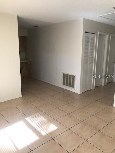 Active With Contract: $1,495 (2 beds, 1 baths, 800 Square Feet)