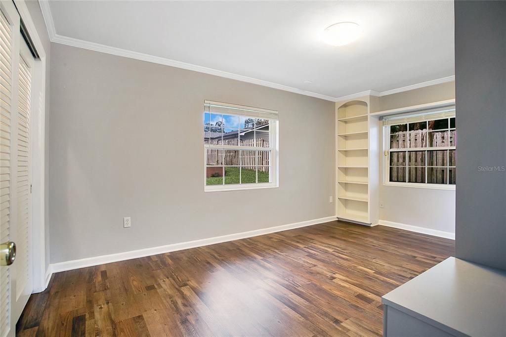 Active With Contract: $305,000 (2 beds, 1 baths, 1394 Square Feet)