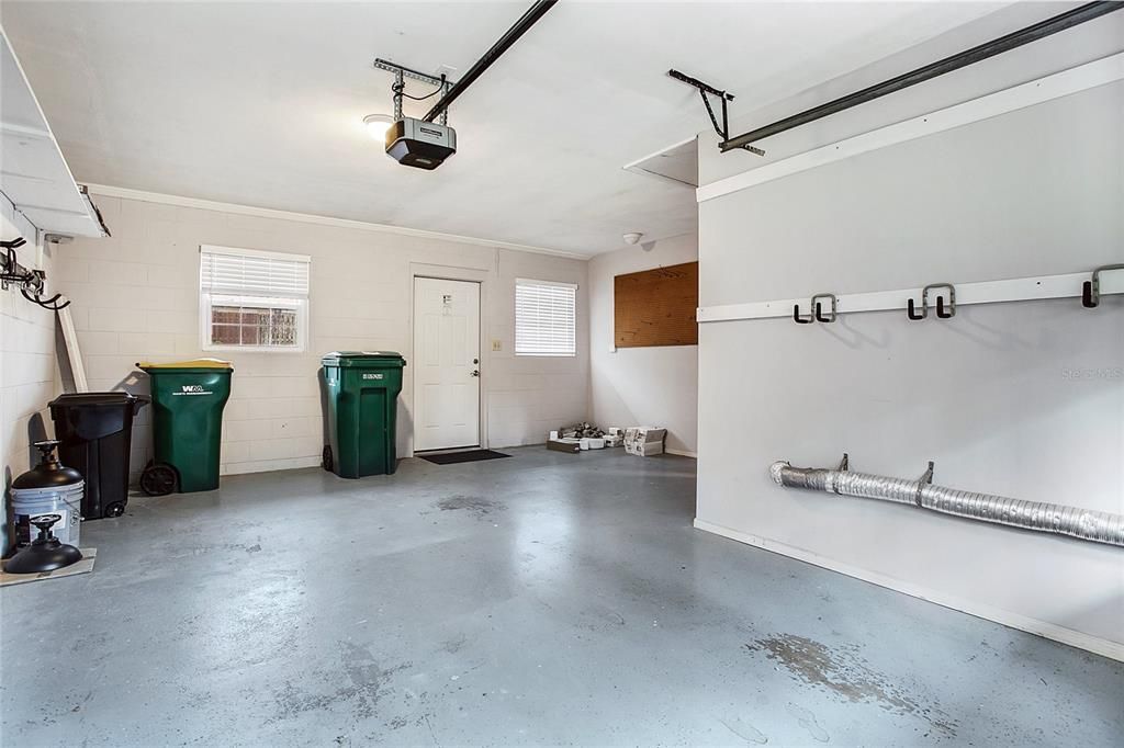 Active With Contract: $305,000 (2 beds, 1 baths, 1394 Square Feet)