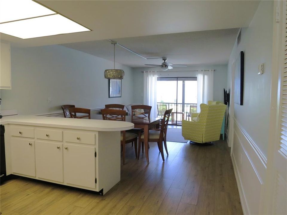 For Sale: $438,000 (2 beds, 2 baths, 1058 Square Feet)