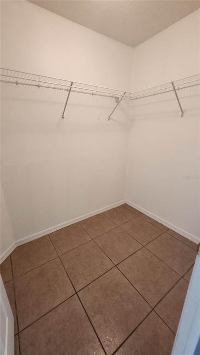 For Rent: $2,300 (4 beds, 2 baths, 1945 Square Feet)