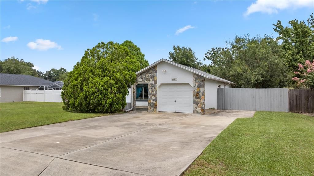 Active With Contract: $239,900 (3 beds, 2 baths, 1236 Square Feet)