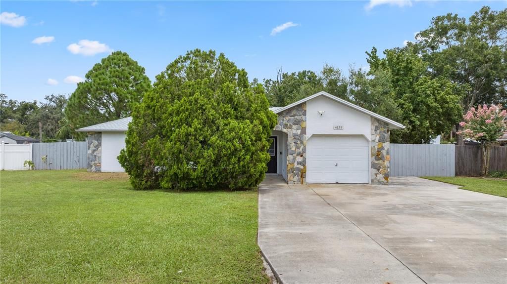 Active With Contract: $239,900 (3 beds, 2 baths, 1236 Square Feet)