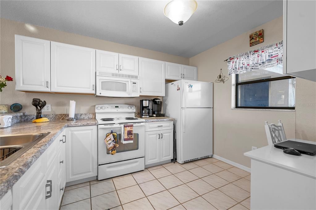 For Sale: $195,000 (2 beds, 2 baths, 1153 Square Feet)