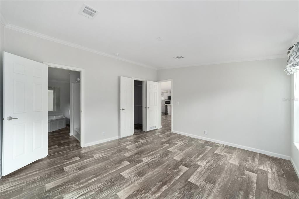 Active With Contract: $218,000 (4 beds, 2 baths, 1484 Square Feet)